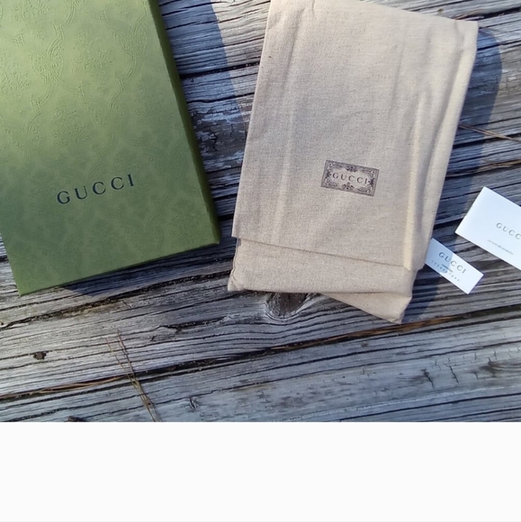 Gucci Boxed NEW Stationary with hardcover notebook 10cards 110 envelopes - Picture 3 of 3